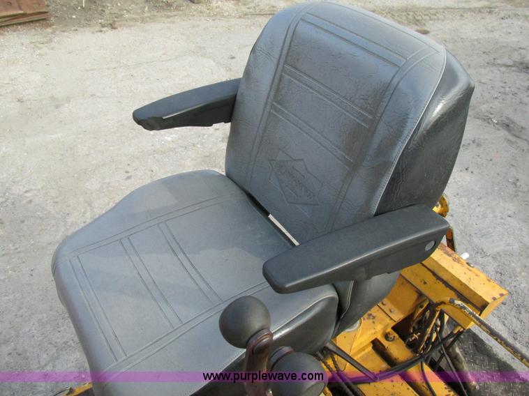 image for item AW9797 2000 Blaw Knox PF5510 paver