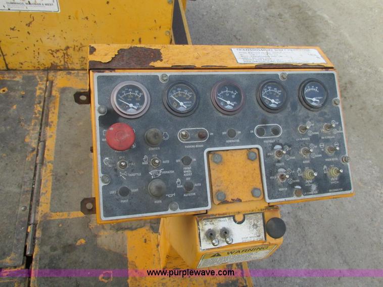 image for item AW9797 2000 Blaw Knox PF5510 paver