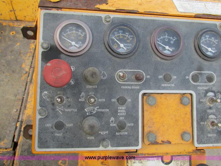 image for item AW9797 2000 Blaw Knox PF5510 paver