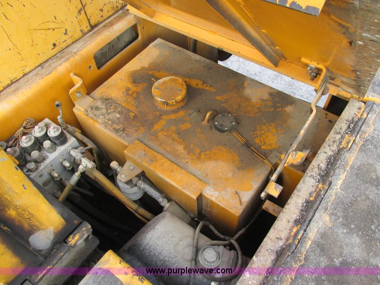 image for item AW9797 2000 Blaw Knox PF5510 paver