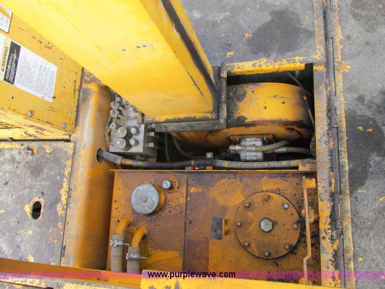 image for item AW9797 2000 Blaw Knox PF5510 paver