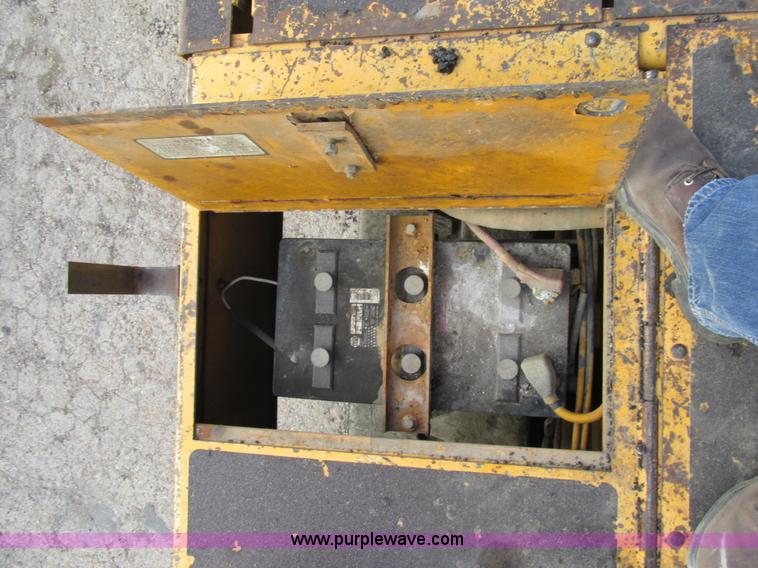 image for item AW9797 2000 Blaw Knox PF5510 paver