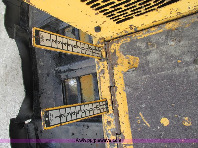 image for item AW9797 2000 Blaw Knox PF5510 paver