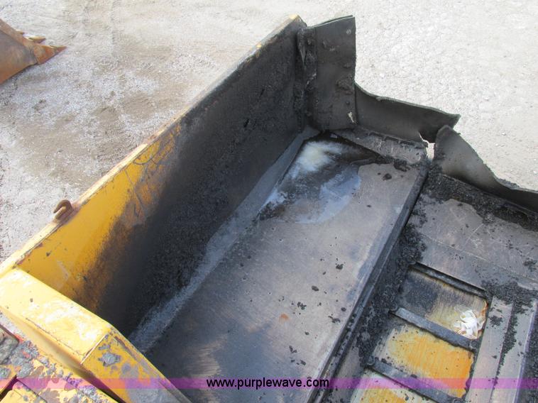 image for item AW9797 2000 Blaw Knox PF5510 paver