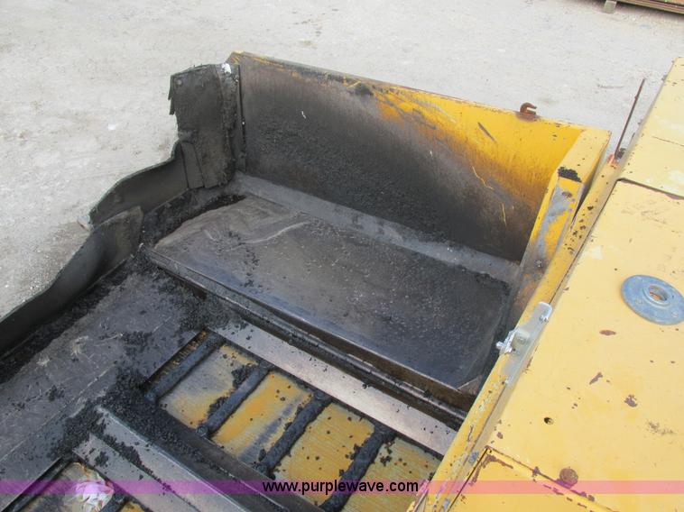 image for item AW9797 2000 Blaw Knox PF5510 paver