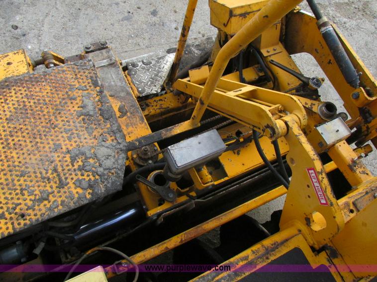 image for item AW9797 2000 Blaw Knox PF5510 paver