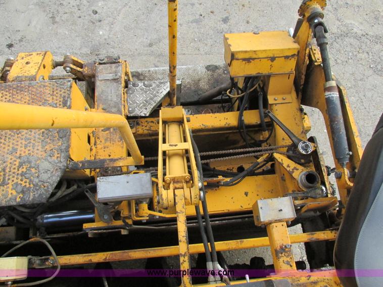 image for item AW9797 2000 Blaw Knox PF5510 paver