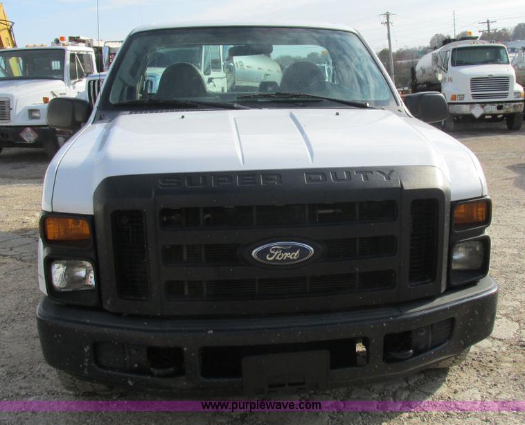 image for item AW9798 2008 Ford F250 Super Duty XL pickup truck