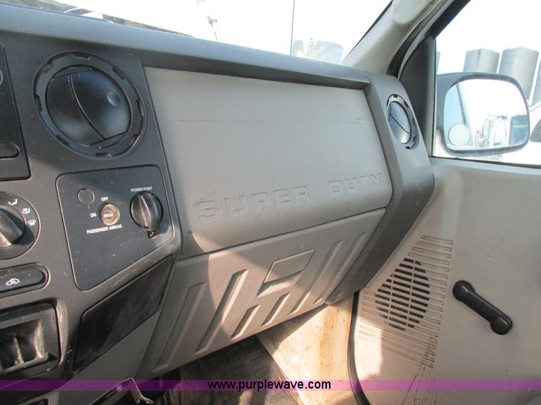 image for item AW9798 2008 Ford F250 Super Duty XL pickup truck
