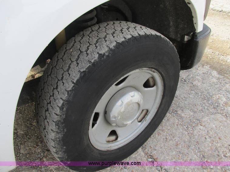 image for item AW9798 2008 Ford F250 Super Duty XL pickup truck