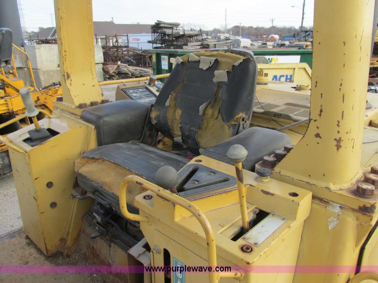 image for item AW9799 1987 Caterpillar 963A track loader