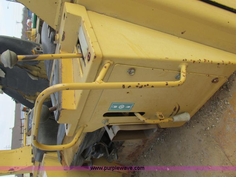 image for item AW9799 1987 Caterpillar 963A track loader