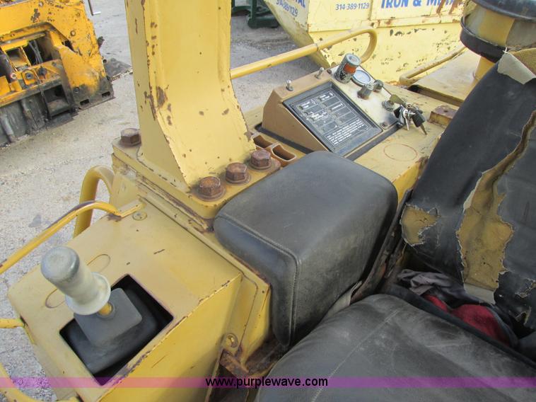image for item AW9799 1987 Caterpillar 963A track loader