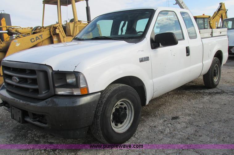 image for item AW9800 2004 Ford F250 Super Duty XL SuperCab pickup truck