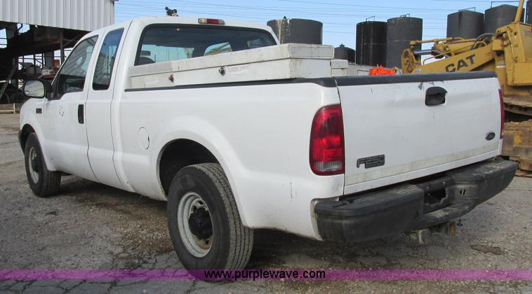 image for item AW9800 2004 Ford F250 Super Duty XL SuperCab pickup truck