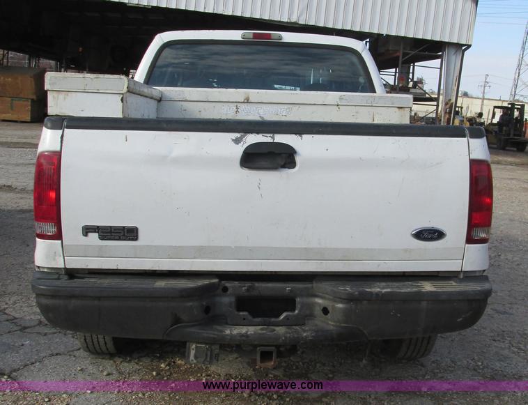 image for item AW9800 2004 Ford F250 Super Duty XL SuperCab pickup truck