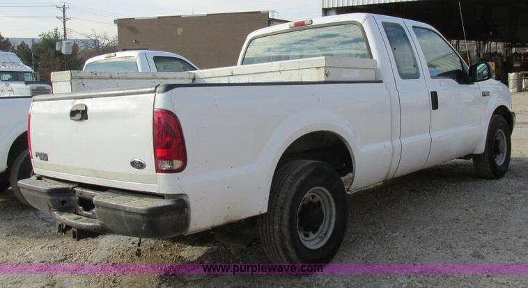 image for item AW9800 2004 Ford F250 Super Duty XL SuperCab pickup truck