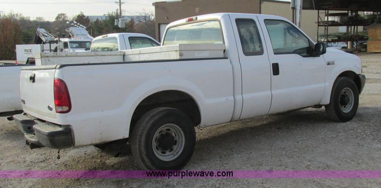 image for item AW9800 2004 Ford F250 Super Duty XL SuperCab pickup truck