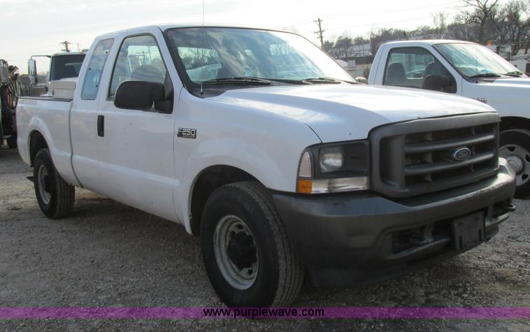 image for item AW9800 2004 Ford F250 Super Duty XL SuperCab pickup truck