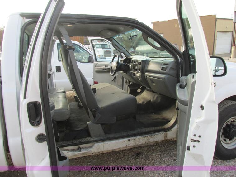 image for item AW9800 2004 Ford F250 Super Duty XL SuperCab pickup truck