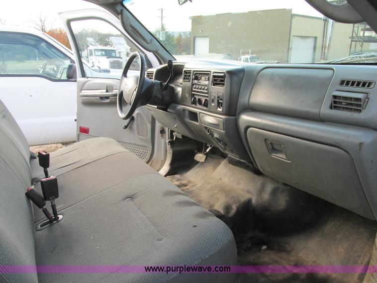 image for item AW9800 2004 Ford F250 Super Duty XL SuperCab pickup truck
