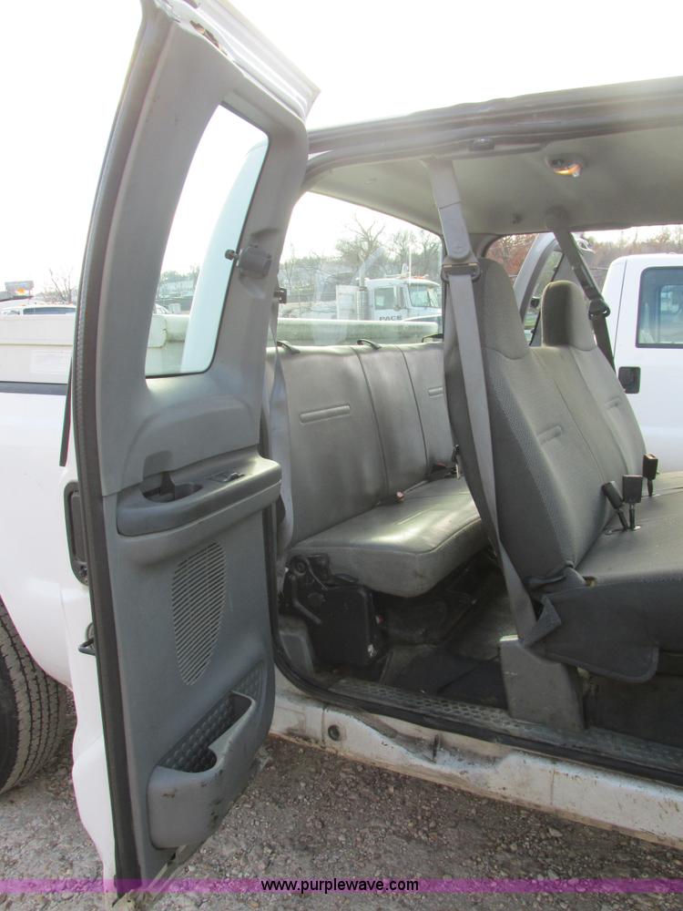 image for item AW9800 2004 Ford F250 Super Duty XL SuperCab pickup truck