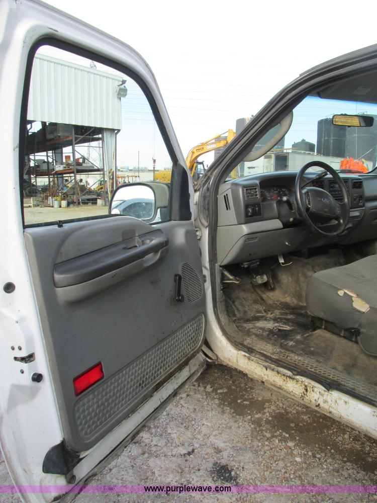 image for item AW9800 2004 Ford F250 Super Duty XL SuperCab pickup truck