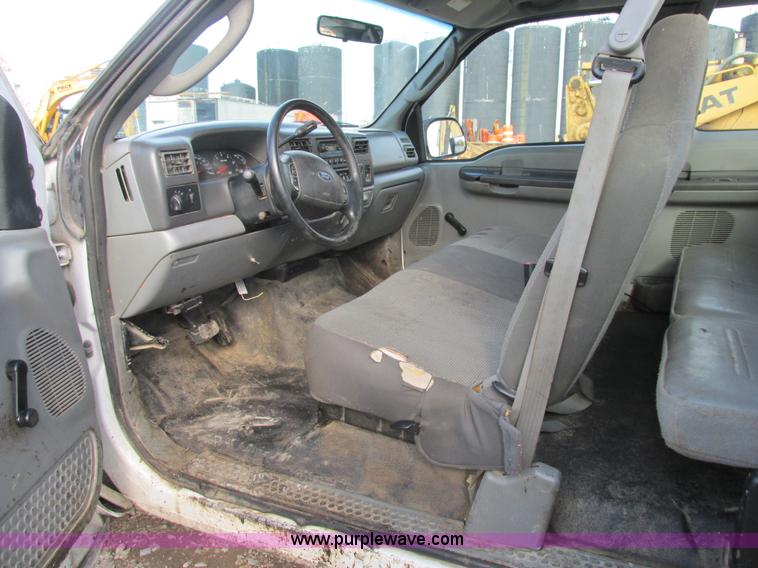 image for item AW9800 2004 Ford F250 Super Duty XL SuperCab pickup truck