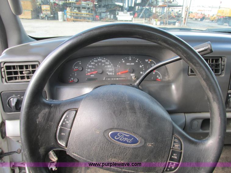image for item AW9800 2004 Ford F250 Super Duty XL SuperCab pickup truck