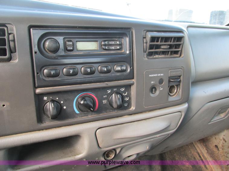 image for item AW9800 2004 Ford F250 Super Duty XL SuperCab pickup truck