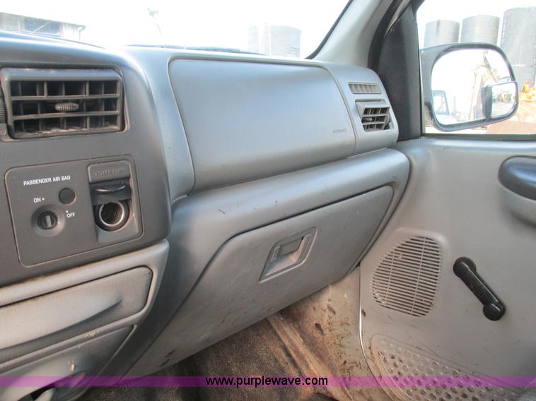 image for item AW9800 2004 Ford F250 Super Duty XL SuperCab pickup truck