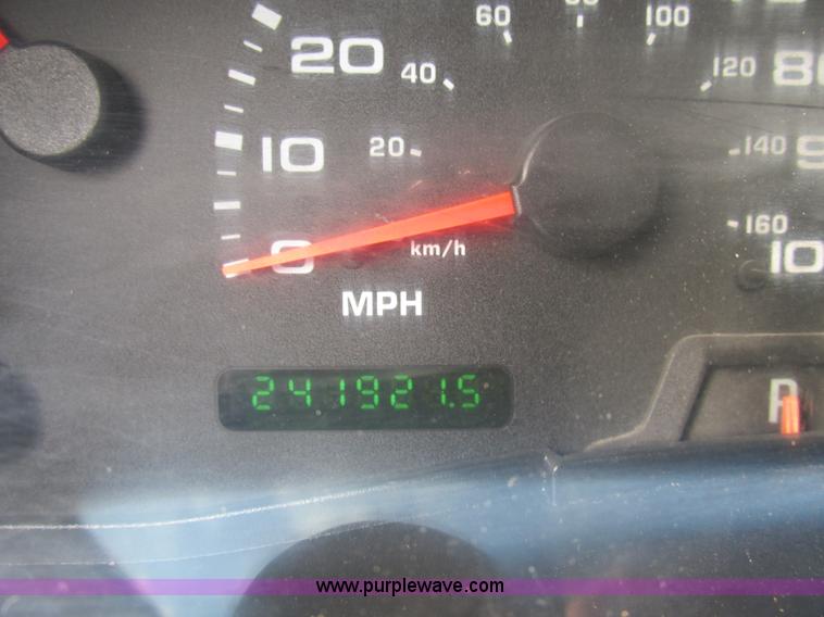 image for item AW9800 2004 Ford F250 Super Duty XL SuperCab pickup truck