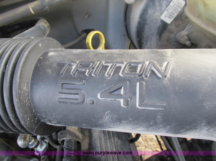 image for item AW9800 2004 Ford F250 Super Duty XL SuperCab pickup truck