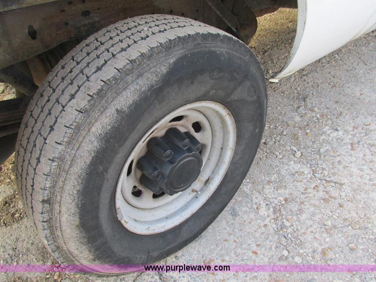 image for item AW9800 2004 Ford F250 Super Duty XL SuperCab pickup truck