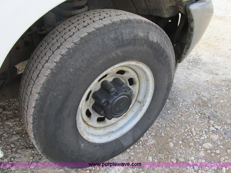 image for item AW9800 2004 Ford F250 Super Duty XL SuperCab pickup truck