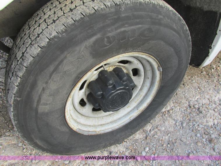 image for item AW9800 2004 Ford F250 Super Duty XL SuperCab pickup truck