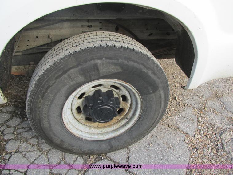 image for item AW9800 2004 Ford F250 Super Duty XL SuperCab pickup truck