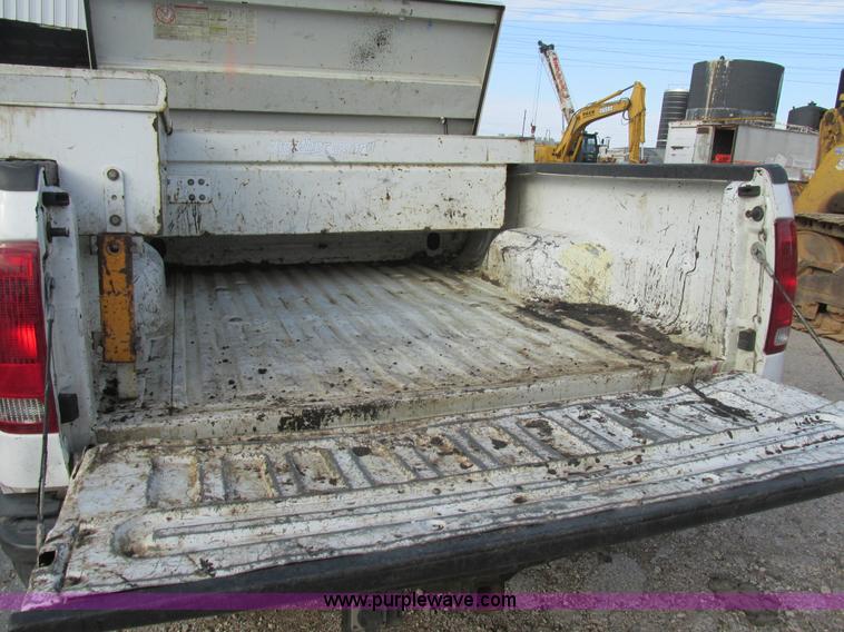 image for item AW9800 2004 Ford F250 Super Duty XL SuperCab pickup truck
