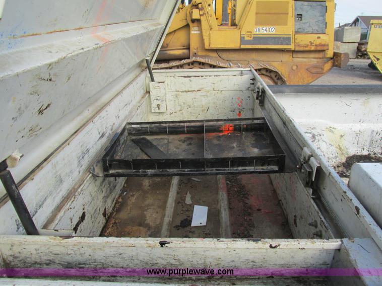 image for item AW9800 2004 Ford F250 Super Duty XL SuperCab pickup truck