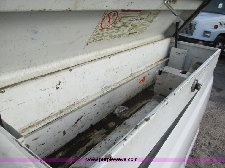 image for item AW9800 2004 Ford F250 Super Duty XL SuperCab pickup truck