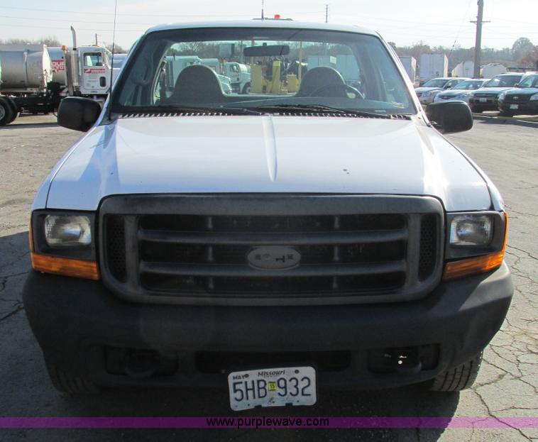 image for item AW9801 2000 Ford F250 Super Duty XL pickup truck