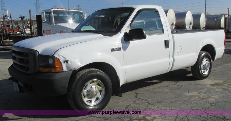 image for item AW9801 2000 Ford F250 Super Duty XL pickup truck