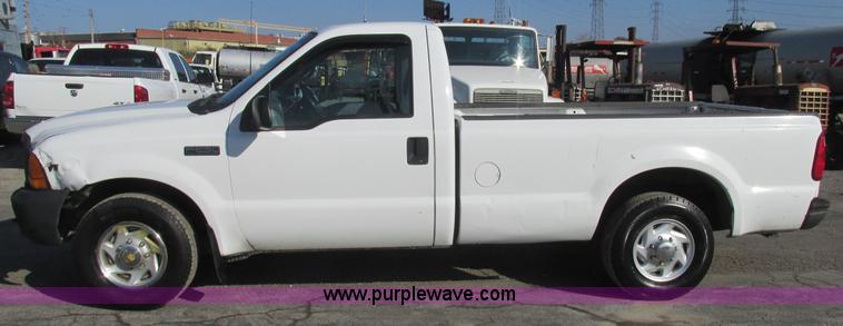 image for item AW9801 2000 Ford F250 Super Duty XL pickup truck