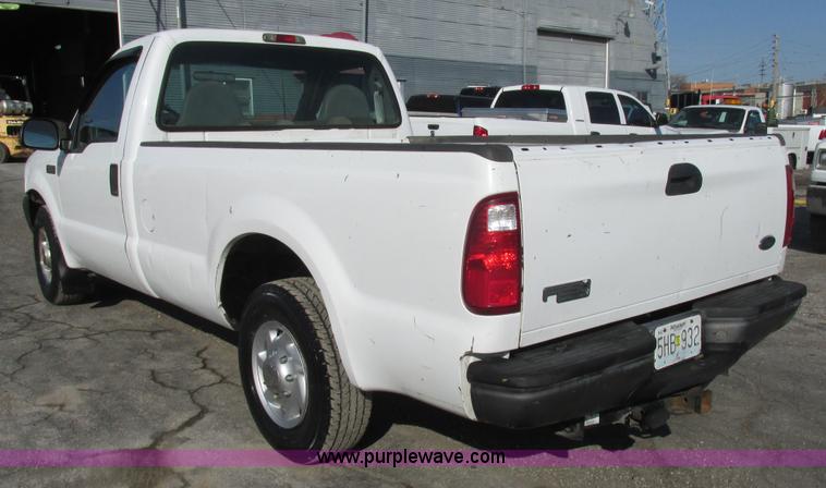 image for item AW9801 2000 Ford F250 Super Duty XL pickup truck