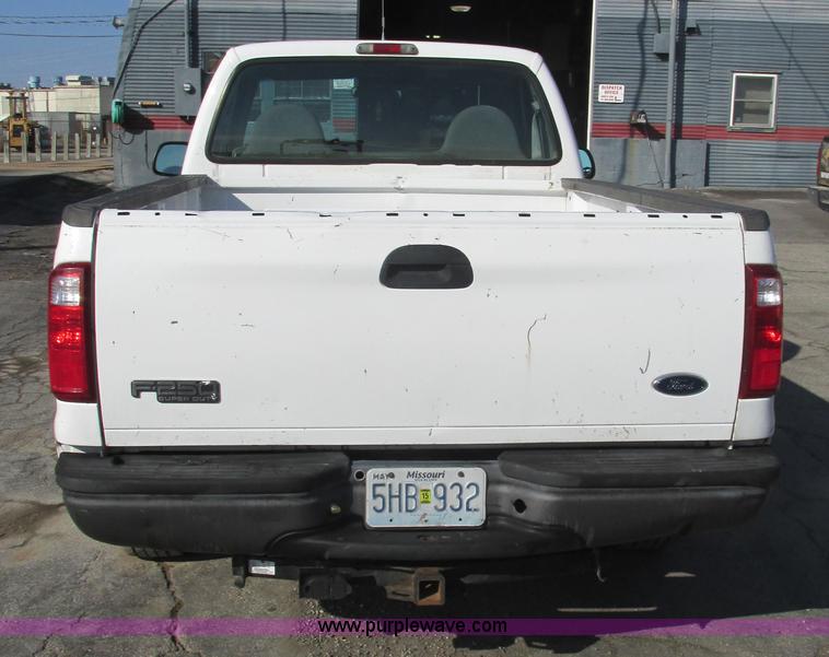 image for item AW9801 2000 Ford F250 Super Duty XL pickup truck