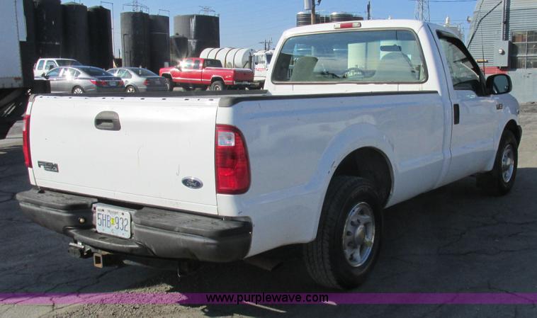 image for item AW9801 2000 Ford F250 Super Duty XL pickup truck