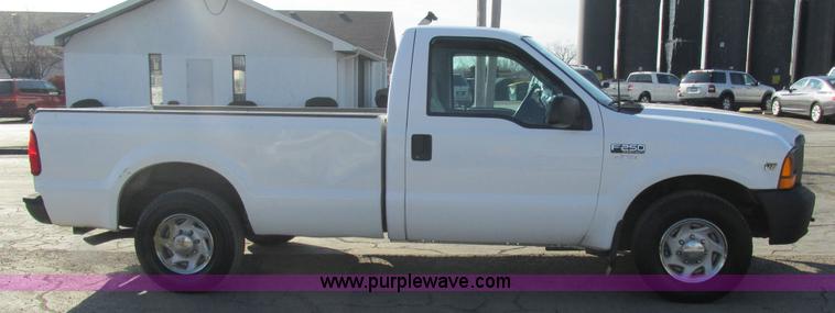 image for item AW9801 2000 Ford F250 Super Duty XL pickup truck