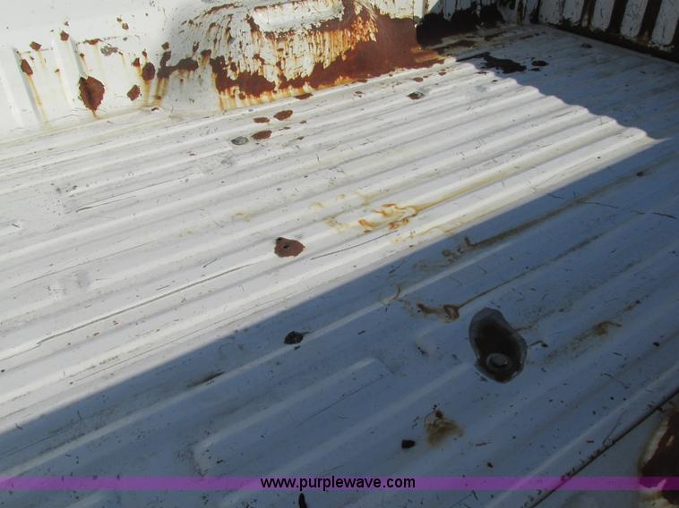 image for item AW9801 2000 Ford F250 Super Duty XL pickup truck