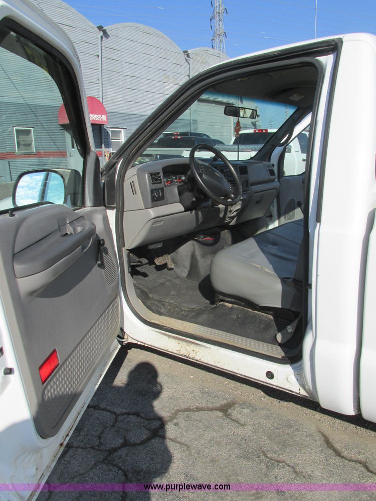 image for item AW9801 2000 Ford F250 Super Duty XL pickup truck