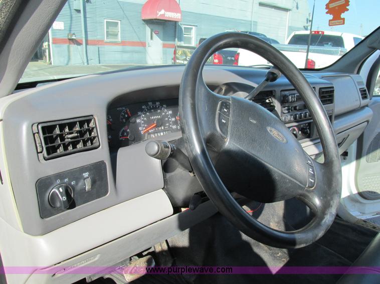 image for item AW9801 2000 Ford F250 Super Duty XL pickup truck